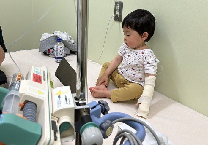 発達の遅れ、食べ物をのどに詰まらせる…「食事をさせるのが恐怖でしかなかった」個人差では納得できずにいた母の不安は的中し【ゴーシェ病・体験談】