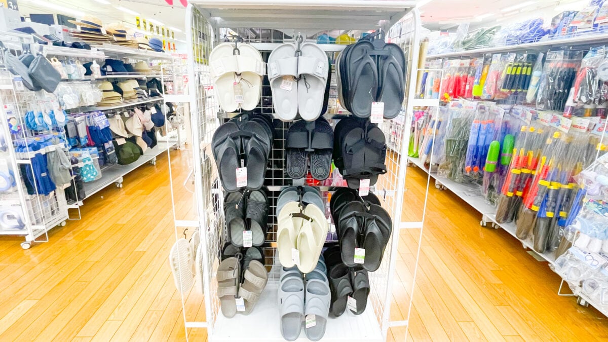 【ダイソー】サンダルの履き心地は？ビーチサンダルやEVAパンプスも紹介