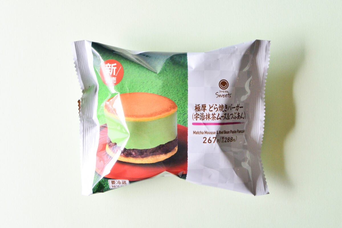 「めちゃウマ」【ファミマ】見た目もスゴいぞ!進化系どら焼き新作発売