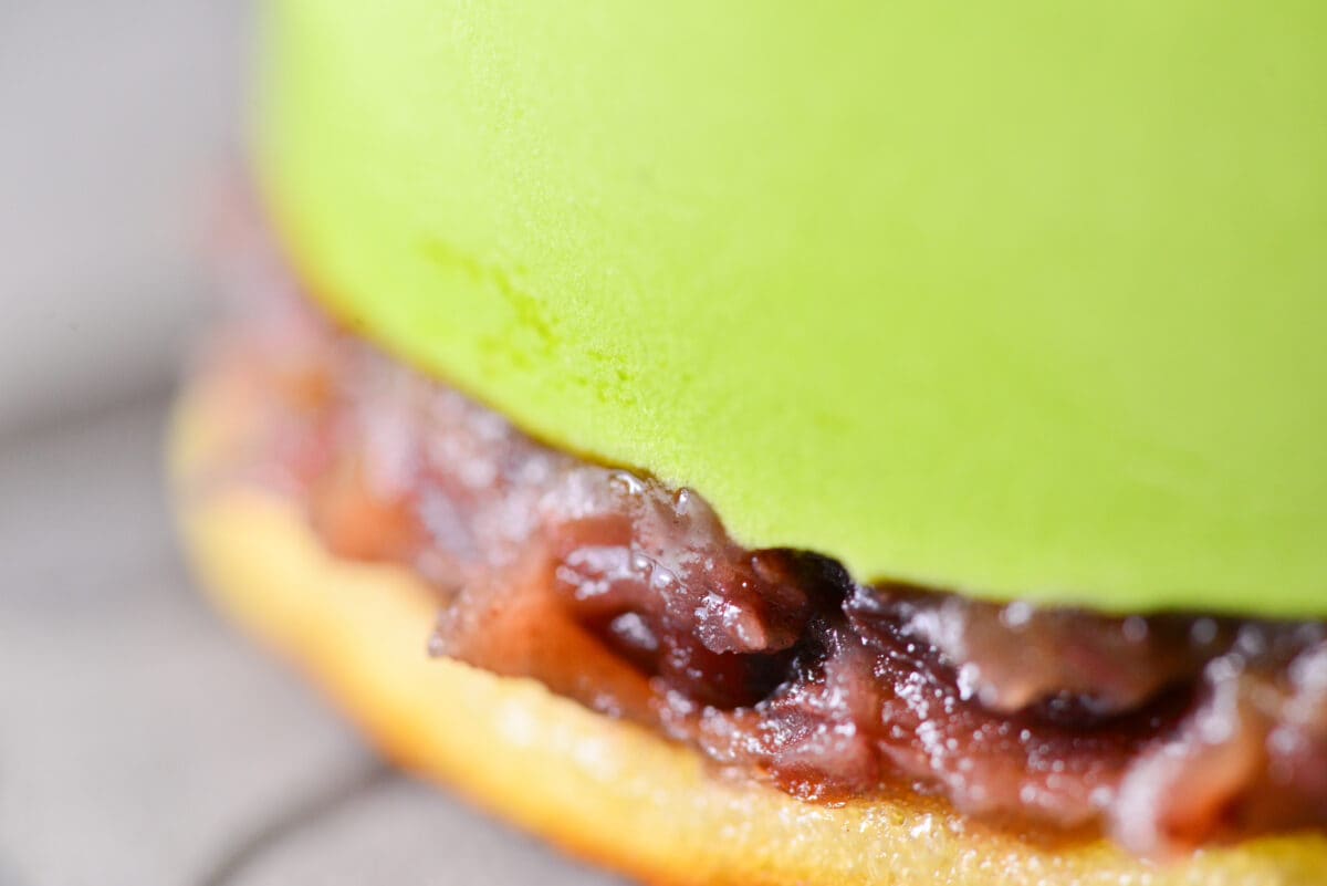 「めちゃウマ」【ファミマ】見た目もスゴいぞ!進化系どら焼き新作発売