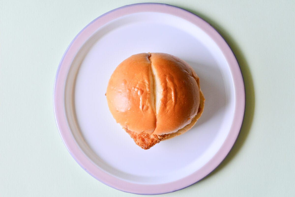 「めっちゃ美味しい」【セブン】マックに引けをとらないバーガーに感動