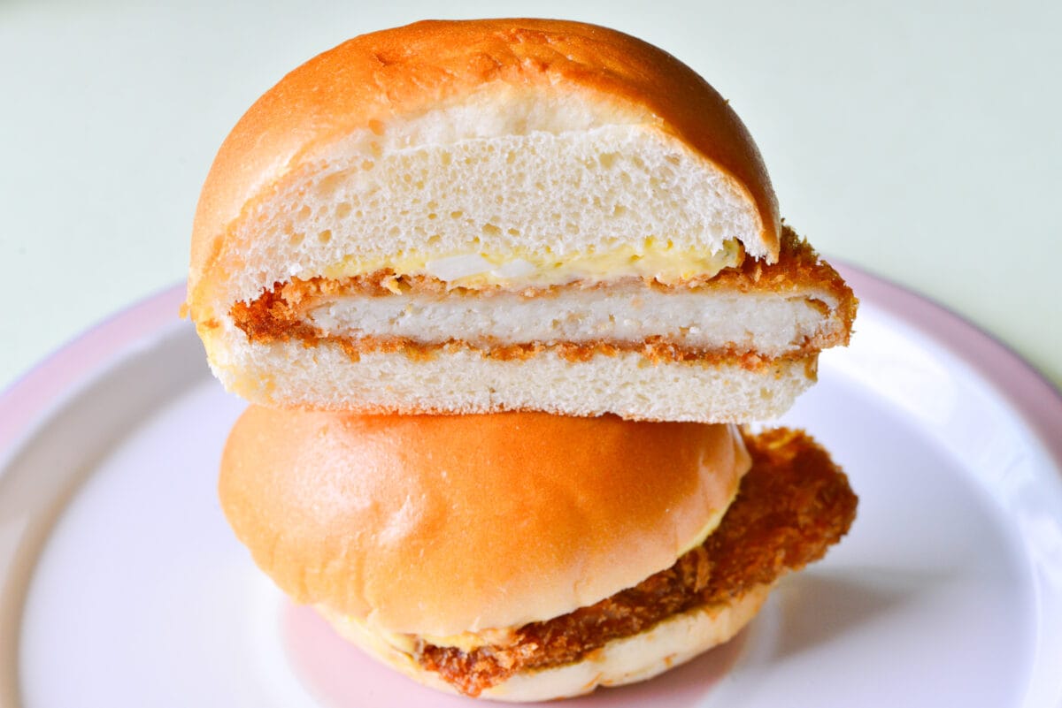 「めっちゃ美味しい」【セブン】マックに引けをとらないバーガーに感動