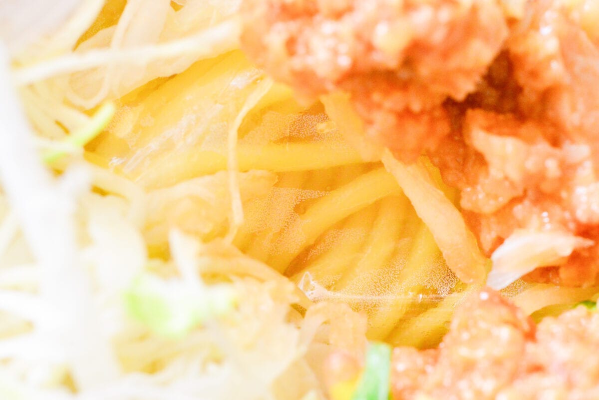 肉も野菜も麺も摂れて大満足！【ファミマ】菰田欣也シェフ監修の新商品