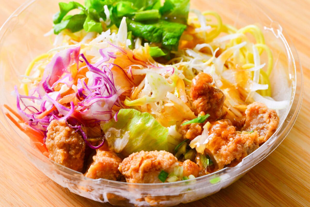 肉も野菜も麺も摂れて大満足！【ファミマ】菰田欣也シェフ監修の新商品
