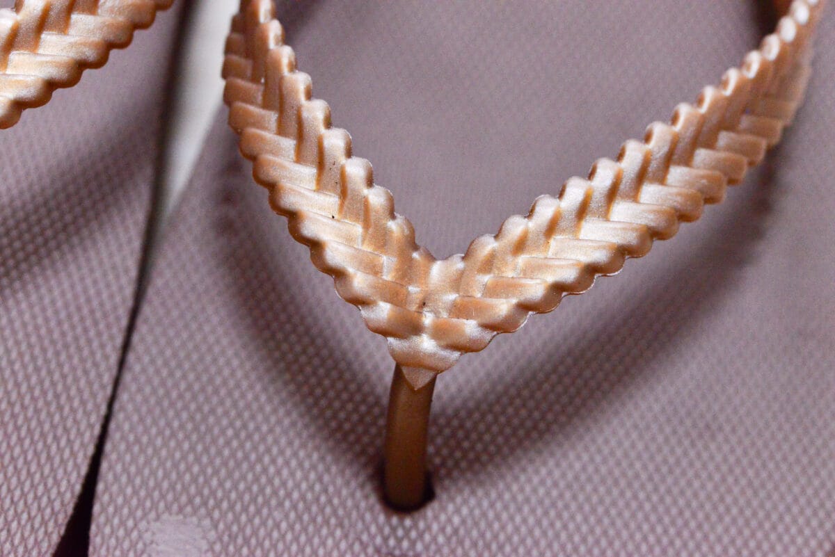 【ダイソー】サンダルの履き心地は?ビーチサンダルやEVAパンプスも紹介