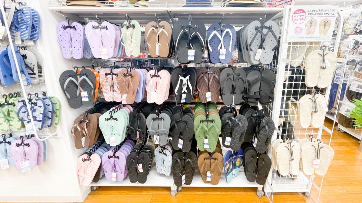 【ダイソー】サンダルの履き心地は？ビーチサンダルやEVAパンプスも紹介