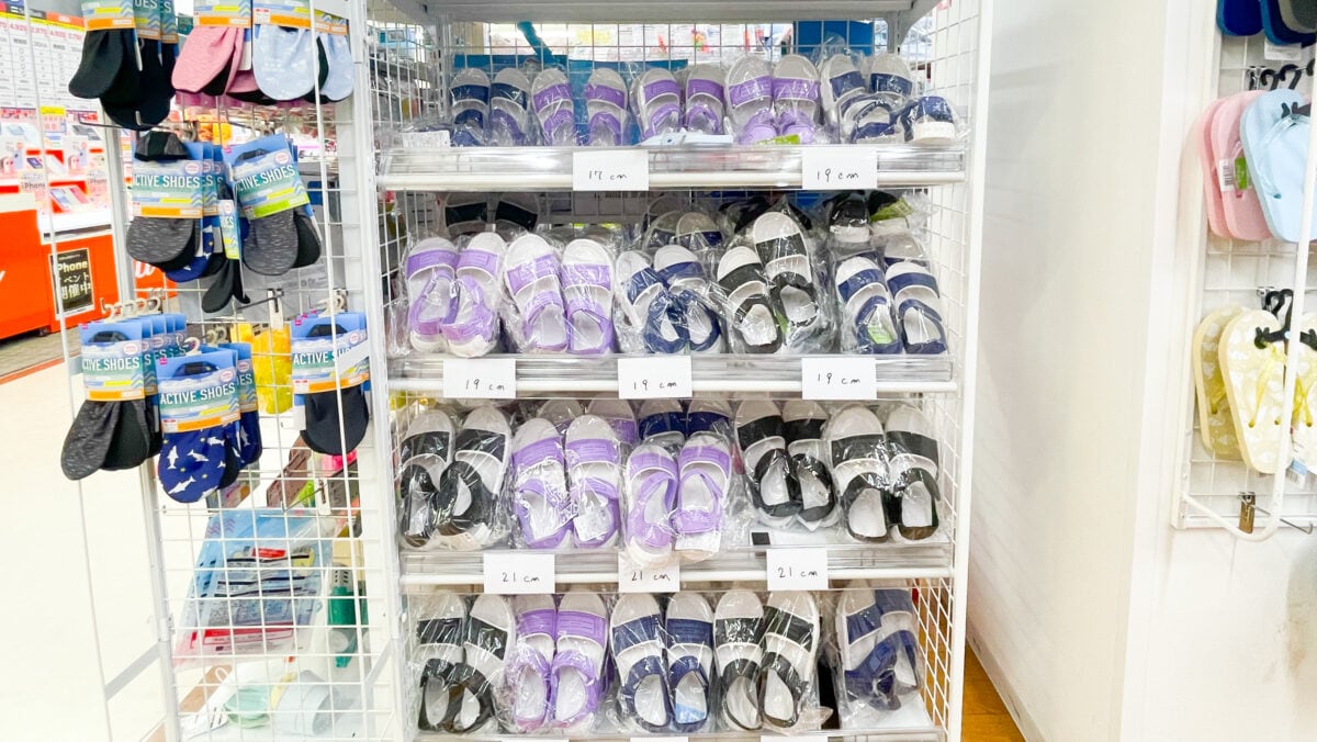 【ダイソー】サンダルの履き心地は？ビーチサンダルやEVAパンプスも紹介