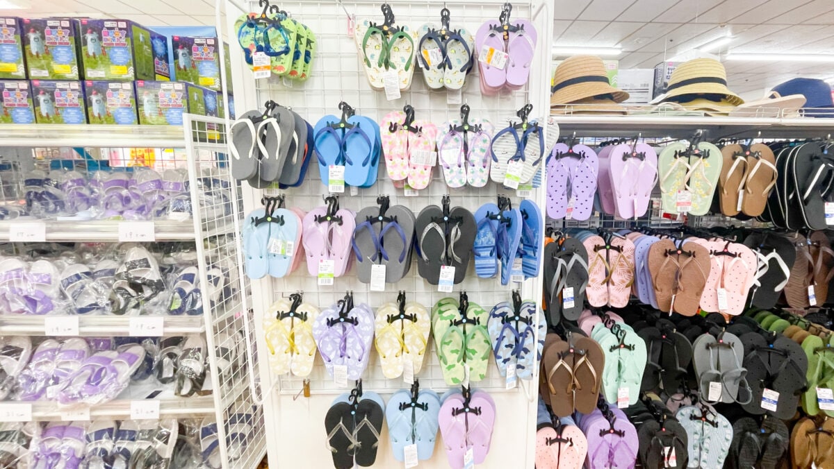 【ダイソー】サンダルの履き心地は？ビーチサンダルやEVAパンプスも紹介