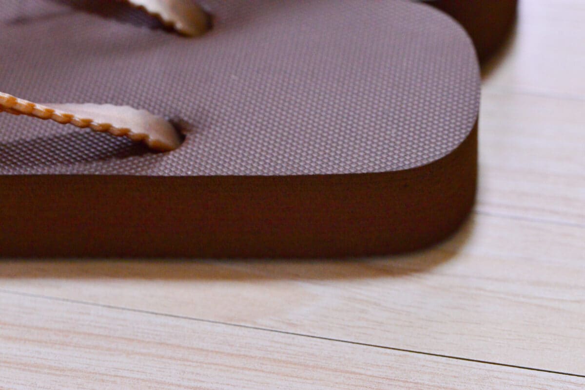 【ダイソー】サンダルの履き心地は?ビーチサンダルやEVAパンプスも紹介