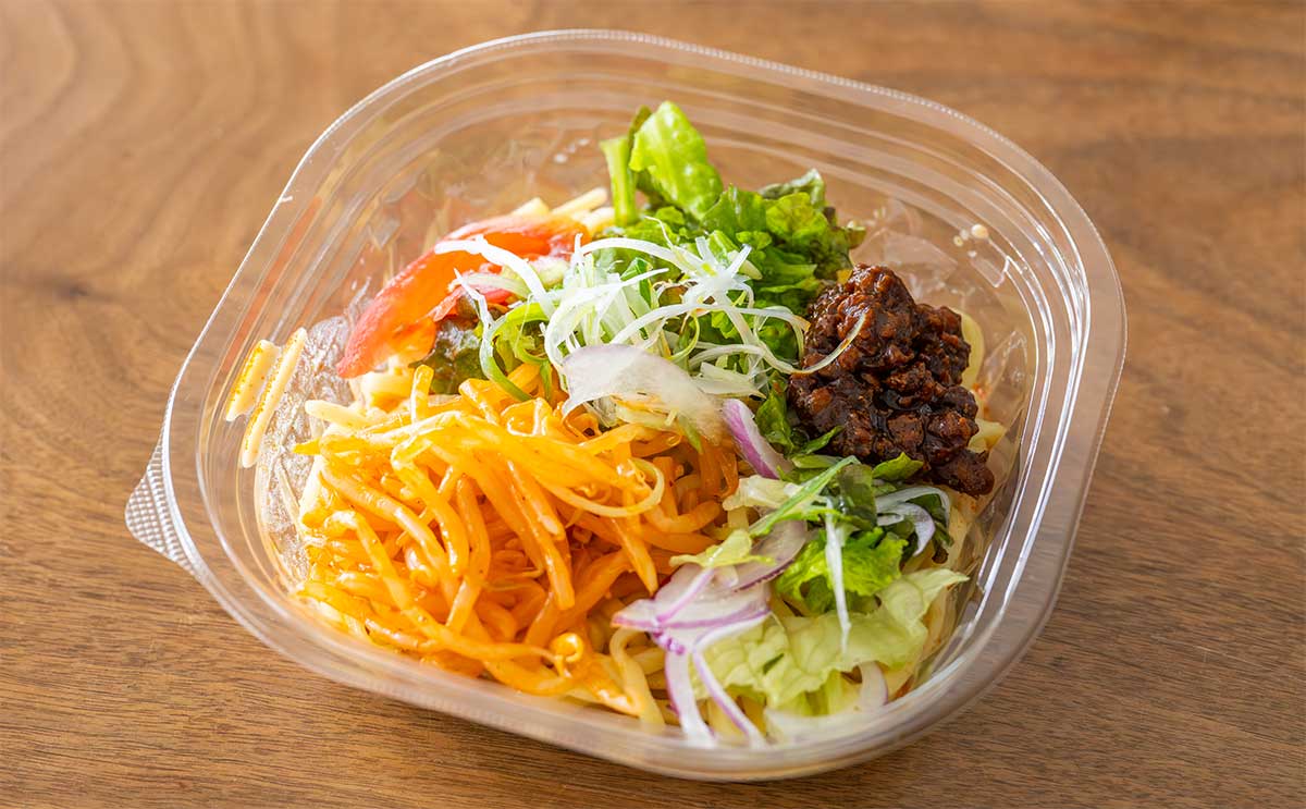 「カレー好きな人におすすめ」【セブン】人気店監修の新作麺がスパイシーで激ウマ