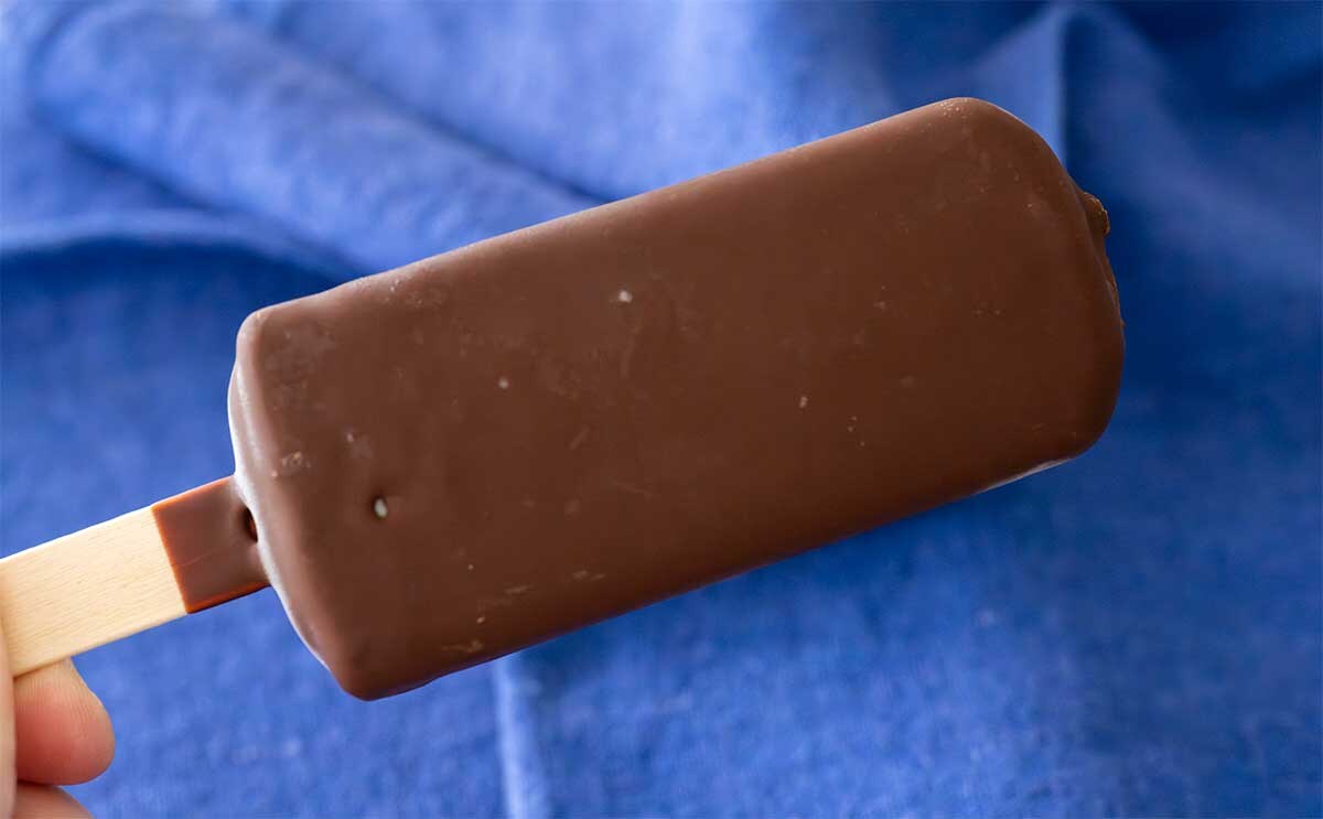 「チョコたっぷりで美味しい」【セブン】話題の新発売アイスがウマい