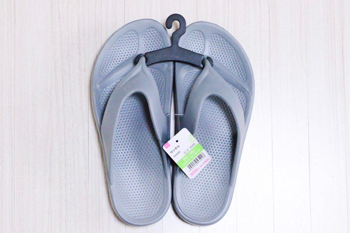 【ダイソー】サンダルの履き心地は?ビーチサンダルやEVAパンプスも紹介
