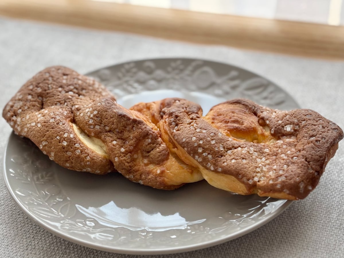 ふんわり×ガリガリの食感が楽しい！【ファミマ】の甘～い新作パンって？