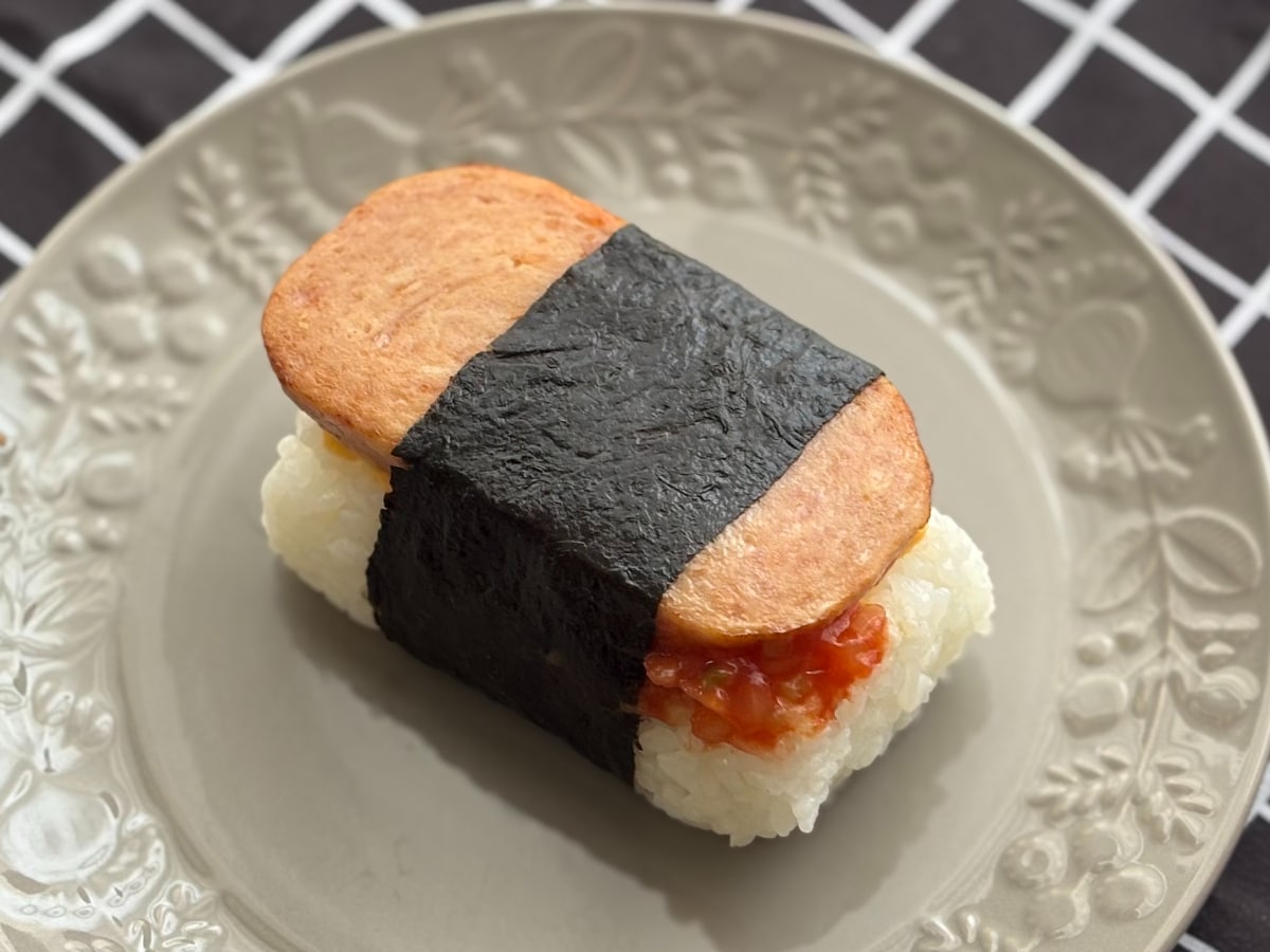 【ファミマ】の人気おむすびが〇〇風に！？もりもり食べちゃう新作って？