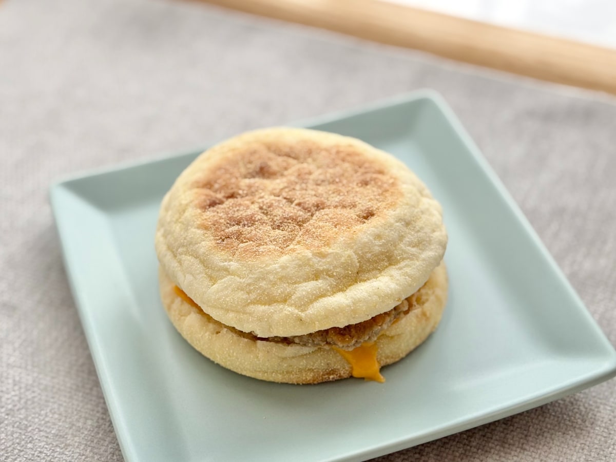 お肉みっちり、チーズはとろ～り！【ファミマ】の3地域限定品に大満足