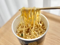 毎日食べたくなる味かも！【ファミマ】ご当地グルメを再現したカップ麺
