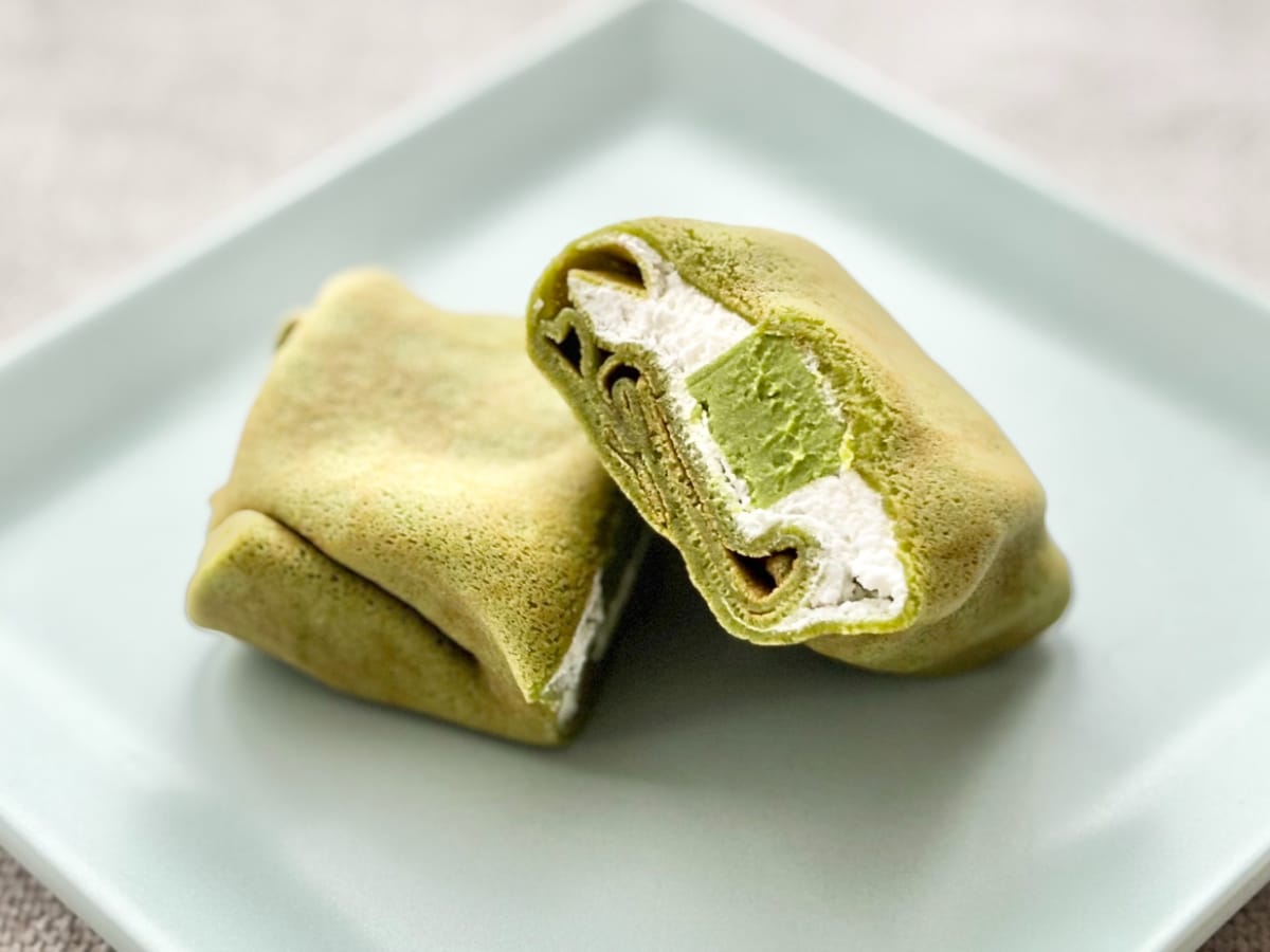 抹茶が濃厚で幸せすぎる～♡【ファミマ】人気シリーズの新作を食べてみた
