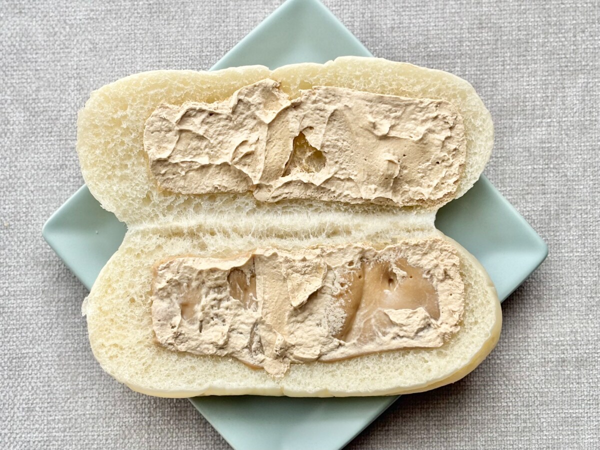 ほろ苦くてウマすぎでしょ……【ファミマ】人気ドリンクとのコラボパン