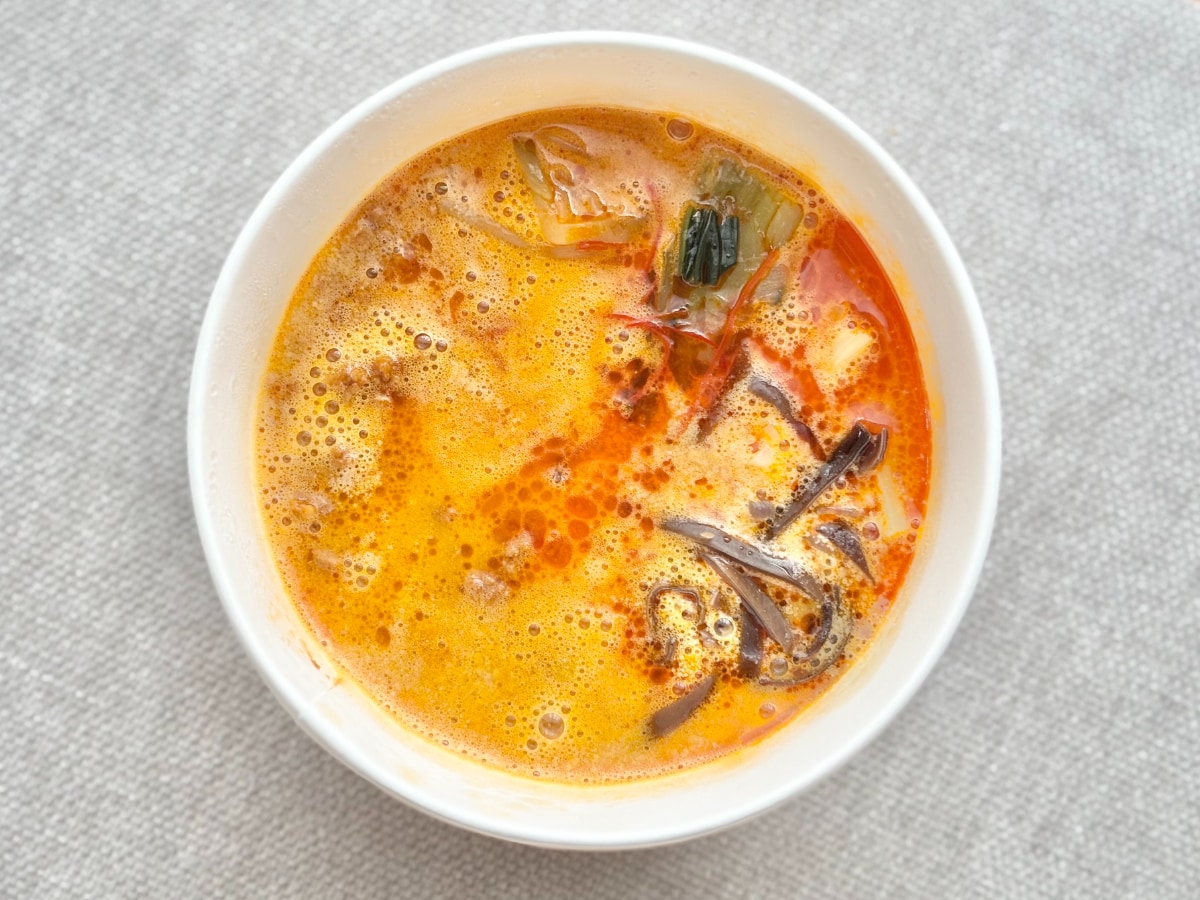 ごまの風味で辛くてうんまっ!【ファミマ】有名シェフ監修商品がハマる味