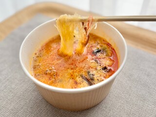 ごまの風味で辛くてうんまっ！【ファミマ】有名シェフ監修商品がハマる味