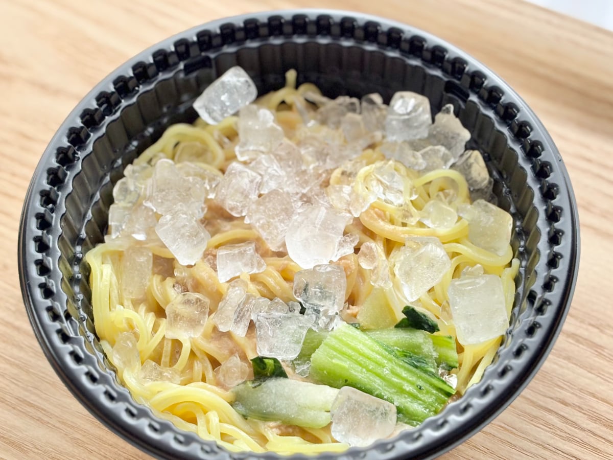花椒の辛さにハマった！【ファミマ】の冷凍麺が毎日食べたいウマさ