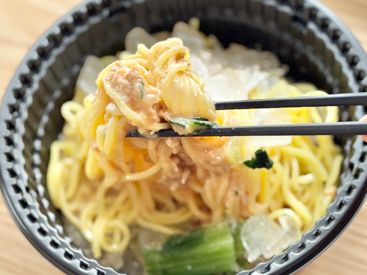 花椒の辛さにハマった！【ファミマ】の冷凍麺が毎日食べたいウマさ
