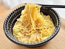 花椒の辛さにハマった！【ファミマ】の冷凍麺が毎日食べたいウマさ
