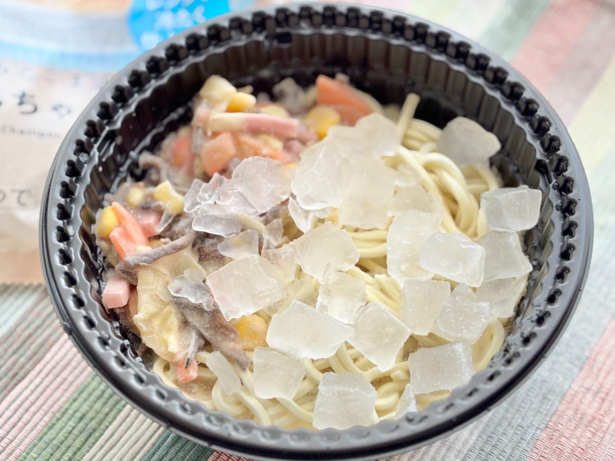 ごま油の風味がうんまぁっ！【ファミマ】野菜もたっぷりの冷凍麺を実食