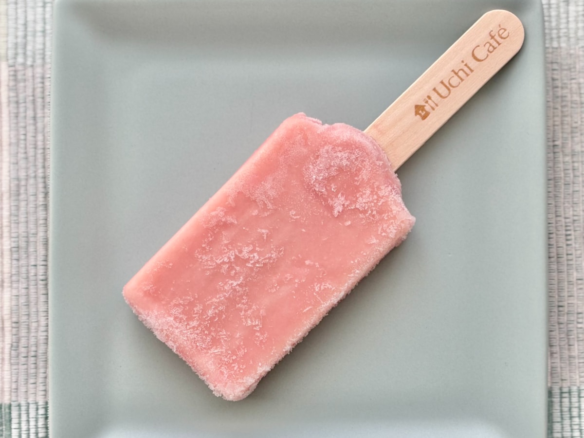 濃厚ないちご味を堪能♡【ローソン】に2種類の食感も楽しい贅沢アイス