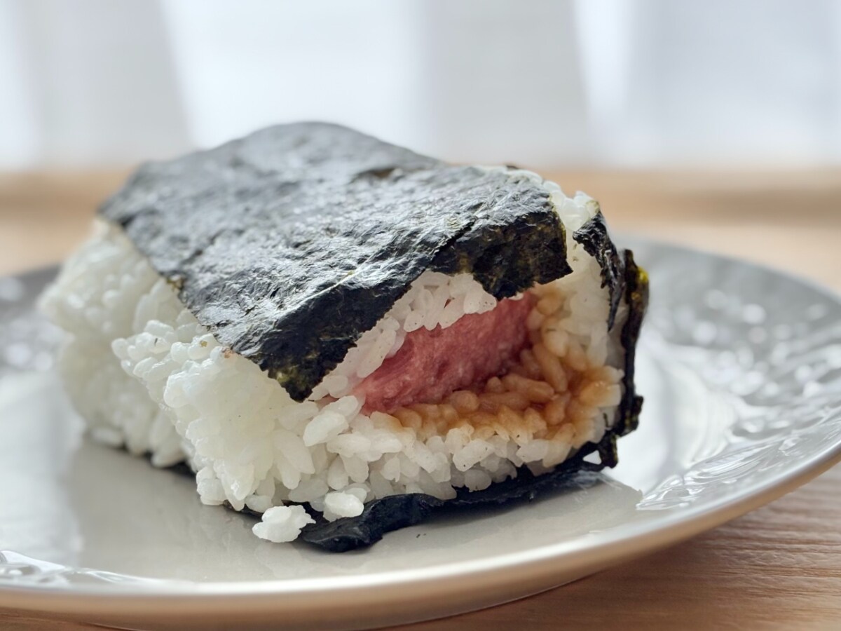 具材が「神アプデされてる」!?【ローソン】の人気おにぎりに新しい味