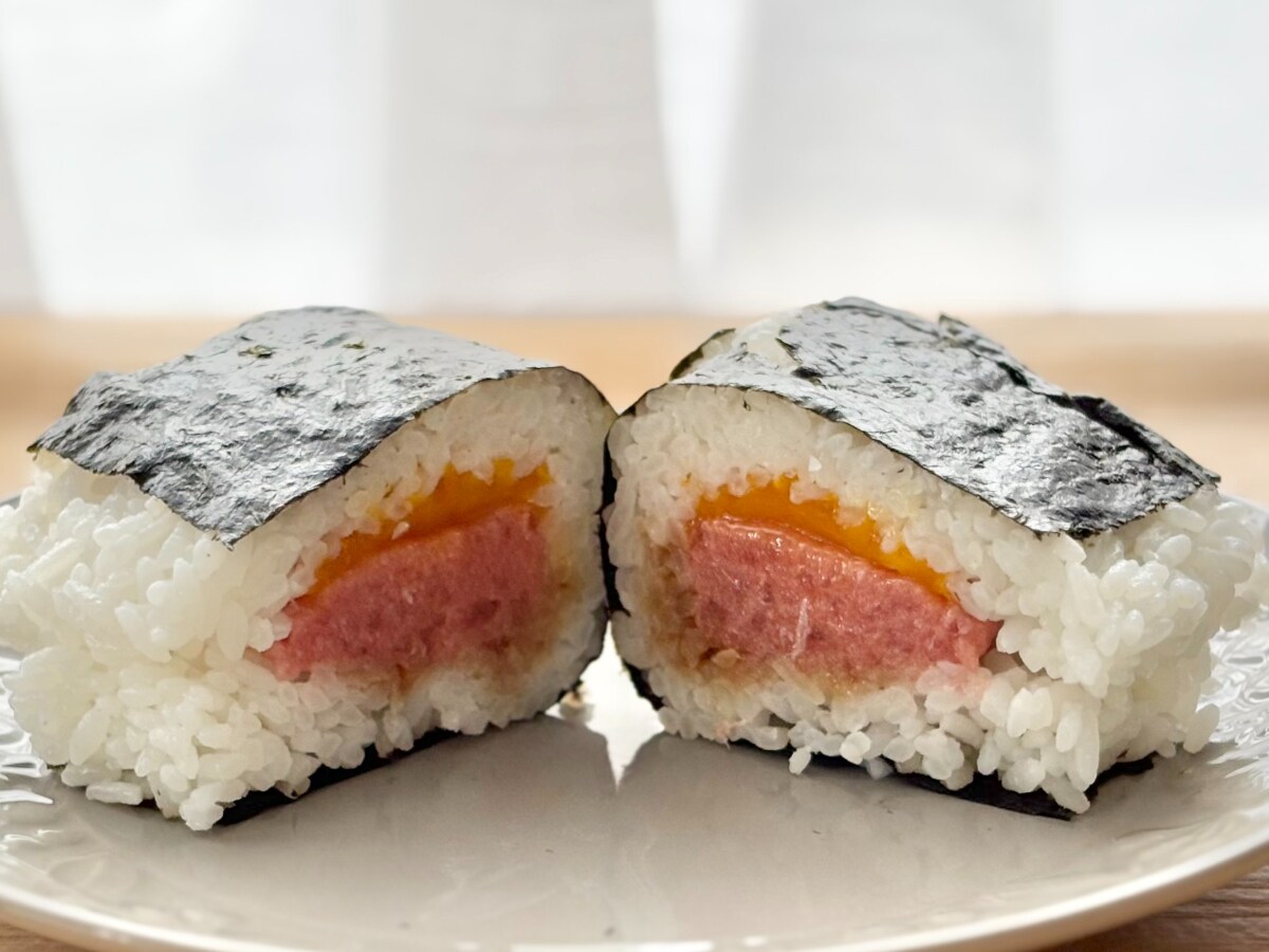 具材が「神アプデされてる」!?【ローソン】の人気おにぎりに新しい味