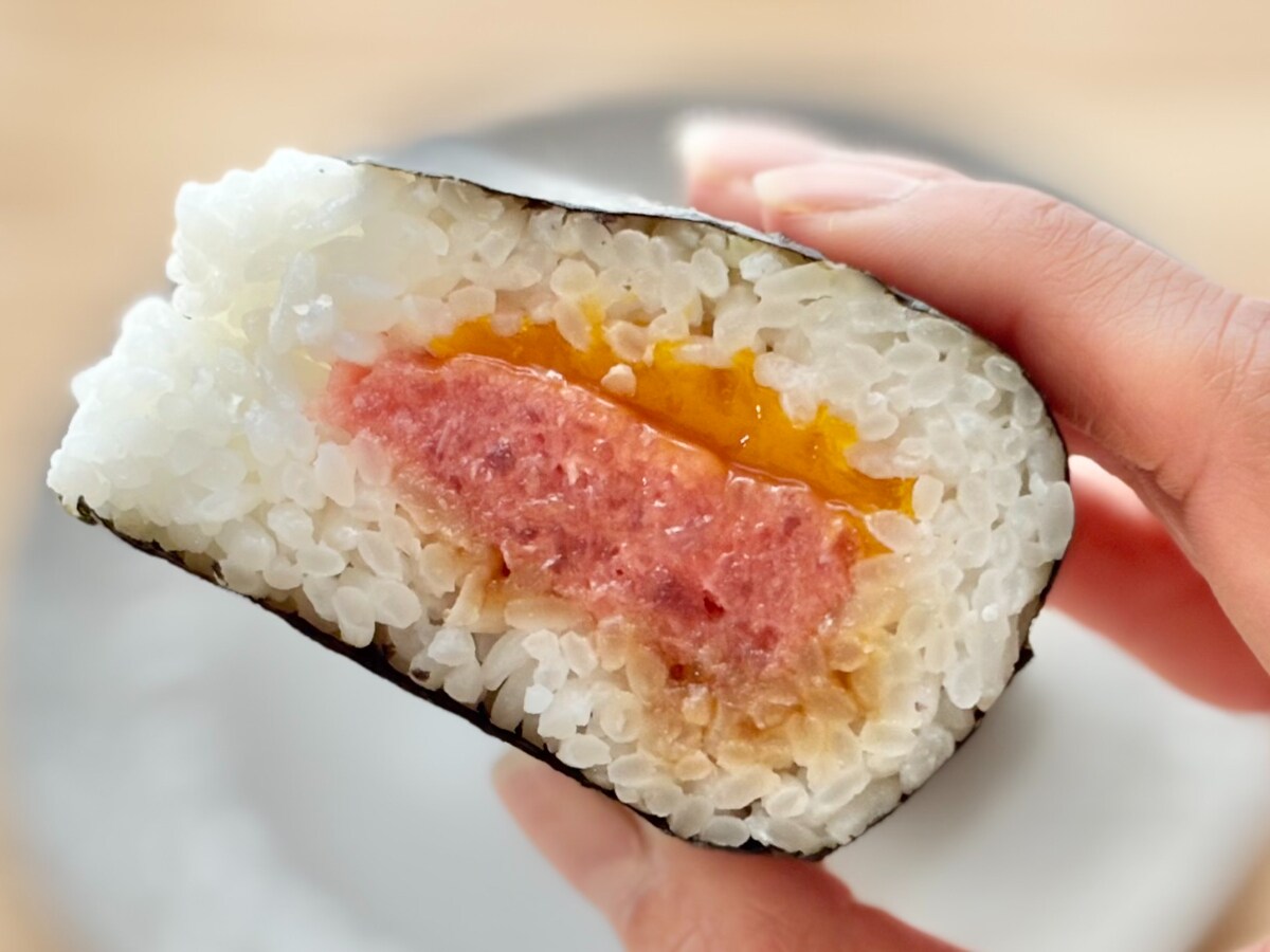 具材が「神アプデされてる」！？【ローソン】の人気おにぎりに新しい味