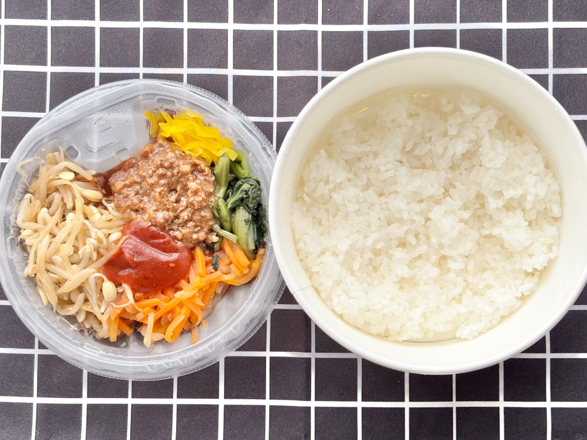 特製の辛みそがうんまいっっ！【ファミマ】に食べ切りサイズの新作丼