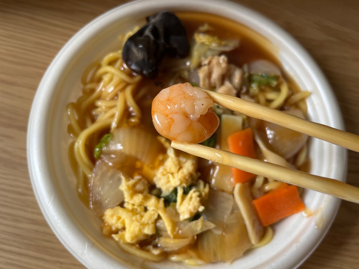 「香ばしすぎ」「具だくさんで本格的」【ファミマ】大阪王将が監修した”うまい麺”が登場!