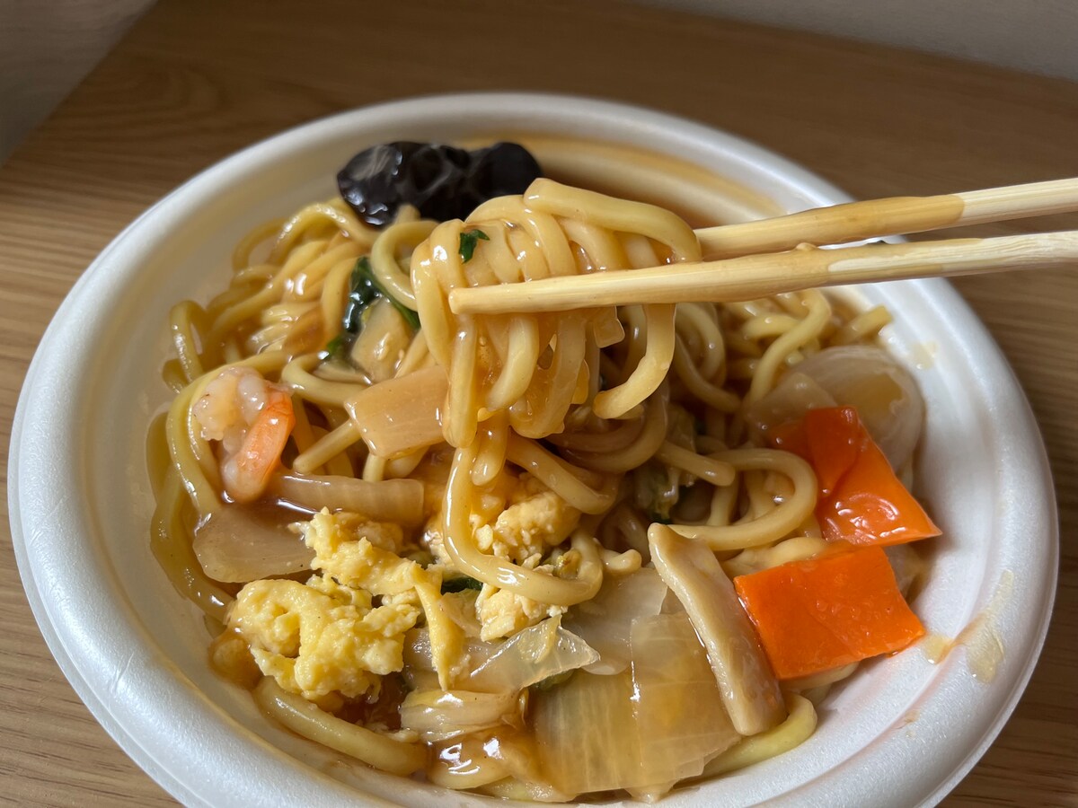 「香ばしすぎ」「具だくさんで本格的」【ファミマ】大阪王将が監修した”うまい麺”が登場！