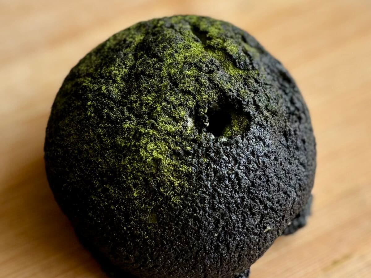 「美味すぎて脳が痺れた」【ローソン】新作は“岩”!?ビジュも味も濃い!