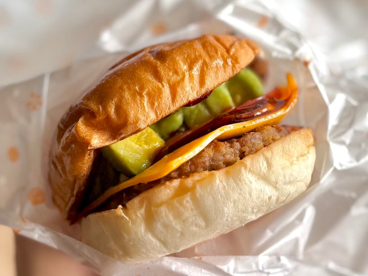 今年もアイツがやってきた!【ロッテリア】大満足の絶品バーガーが復活