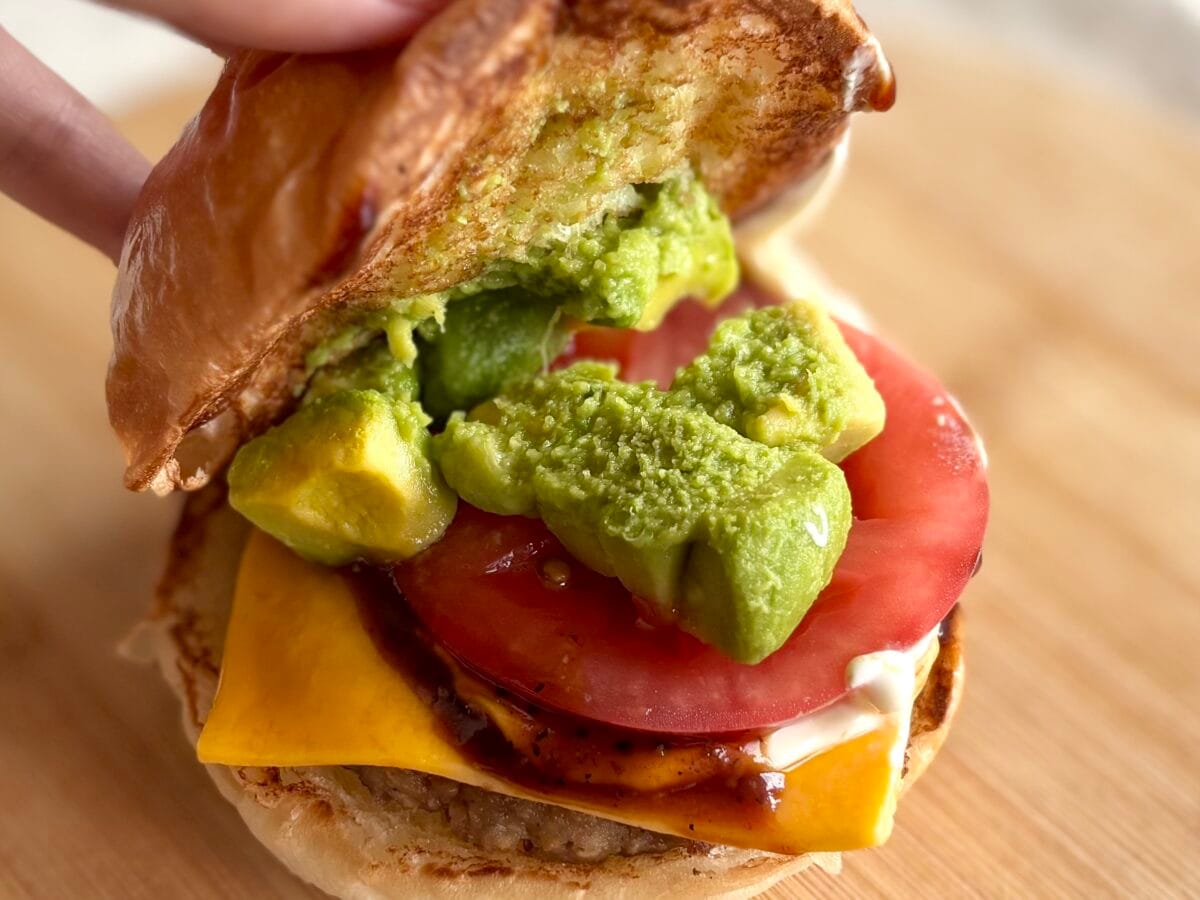 今年もアイツがやってきた!【ロッテリア】大満足の絶品バーガーが復活