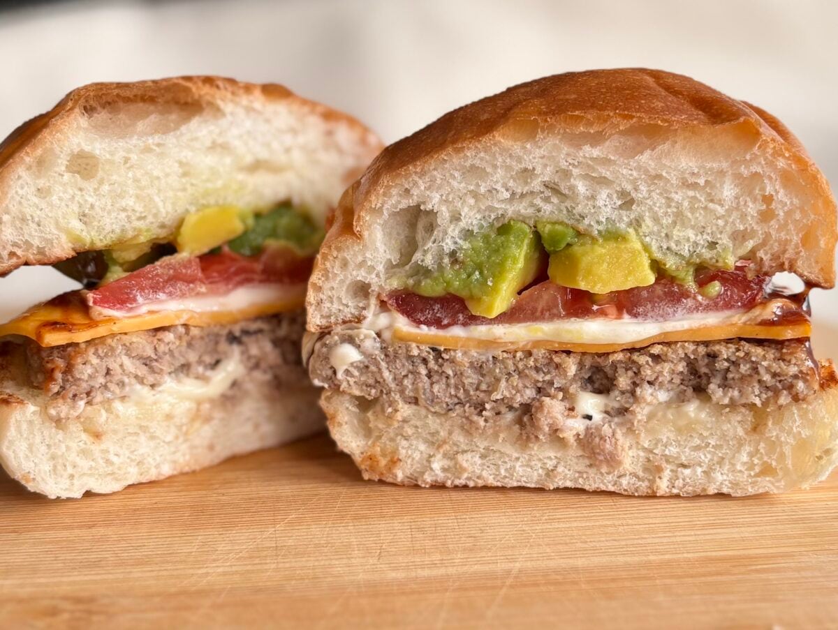 今年もアイツがやってきた!【ロッテリア】大満足の絶品バーガーが復活