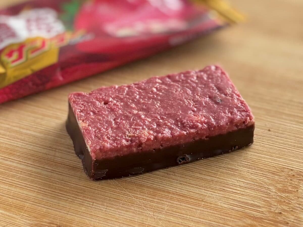 苺が濃い!!【ローソン限定】ワンランク上のブラックサンダーにキュン♡