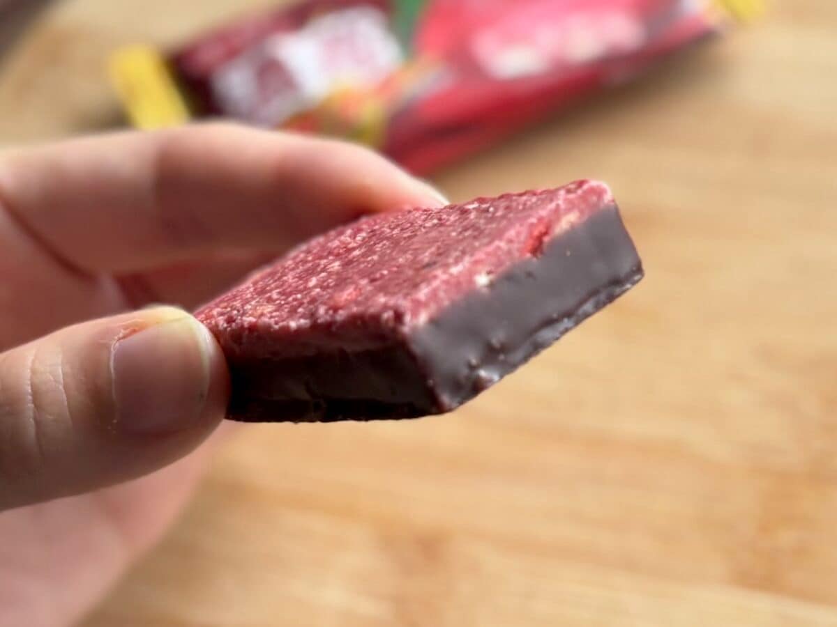 苺が濃い!!【ローソン限定】ワンランク上のブラックサンダーにキュン♡