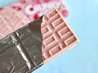 甘酸っぱ苺にキュン♡【ロッテ】新作クランキーは見た目も味も華やか