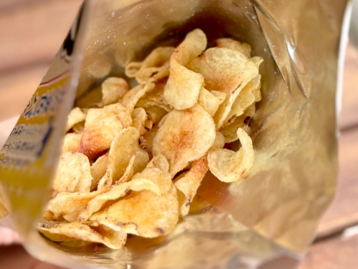 食べる手止まらんて！【カルビー】堅あげポテト新作は“ガリじゅわ”系