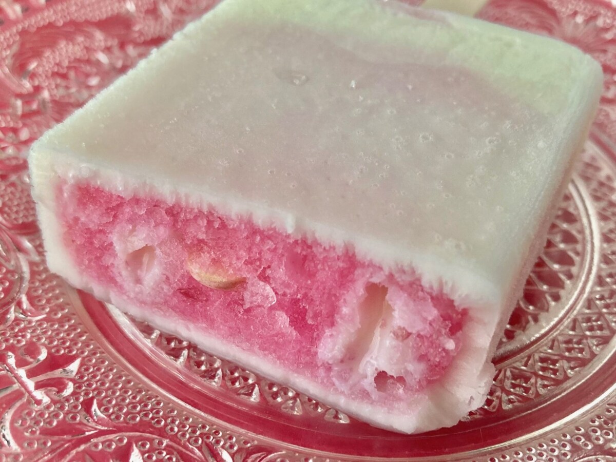 練乳がうめえーー！！コスパも良き！【ファミマ】人気アイスバーが今年も復活