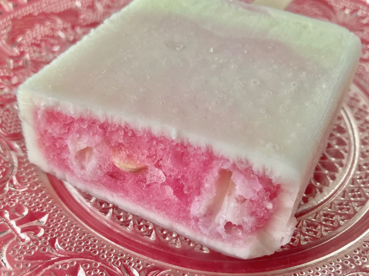 練乳がうめえーー！！コスパも良き！【ファミマ】人気アイスバーが今年も復活