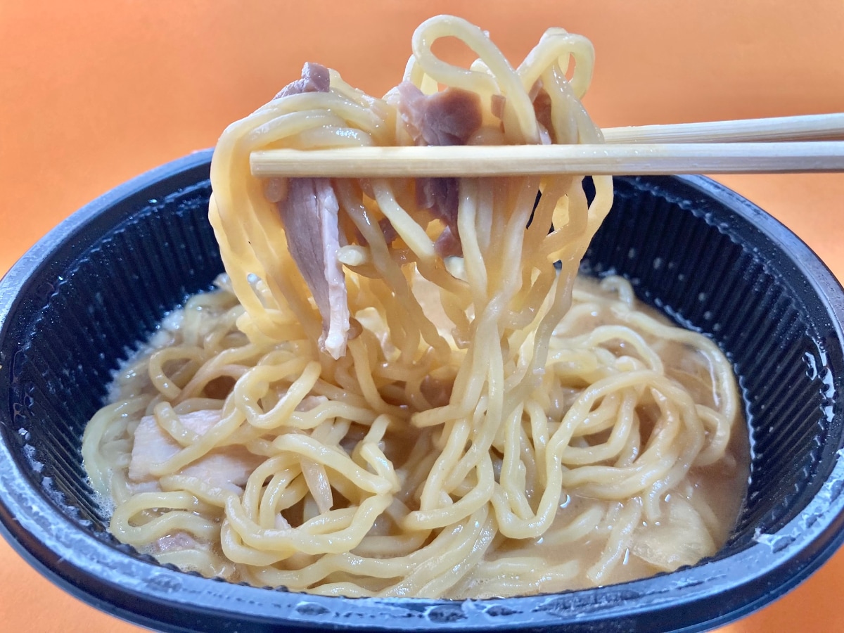 「コスパが良い」「満足度が高い」【セブン】レンジで簡単味噌ラーメン