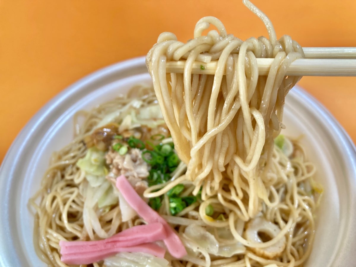 「手軽に博多気分!」「美味しい!」【ファミマ】名店監修の焼きラーメン