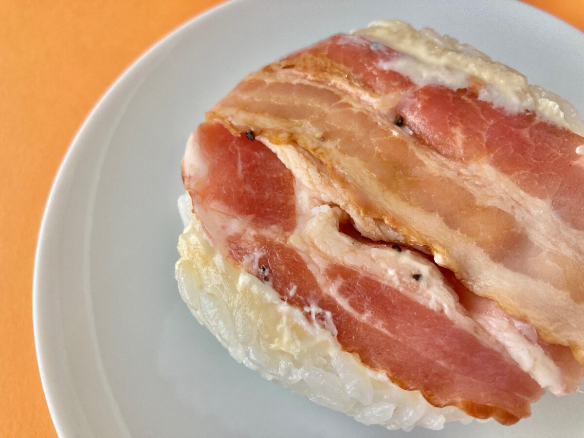 予想以上の美味しさ！？酢飯にしなくてもよかった？【ファミマ】間違いない組み合わせのお寿司