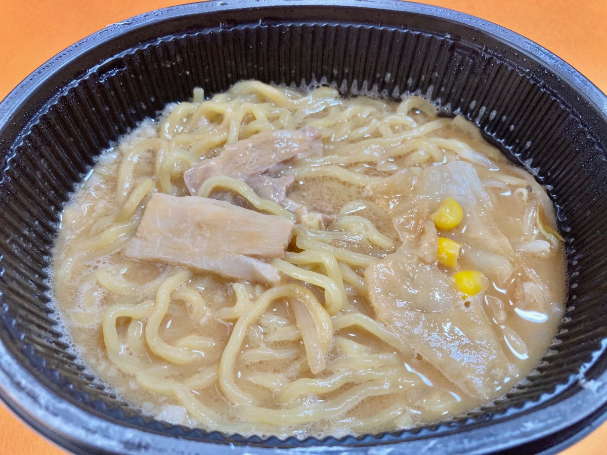 「コスパが良い」「満足度が高い」【セブン】レンジで簡単味噌ラーメン