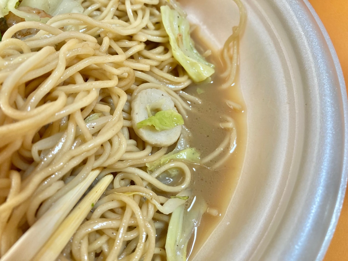 「手軽に博多気分!」「美味しい!」【ファミマ】名店監修の焼きラーメン